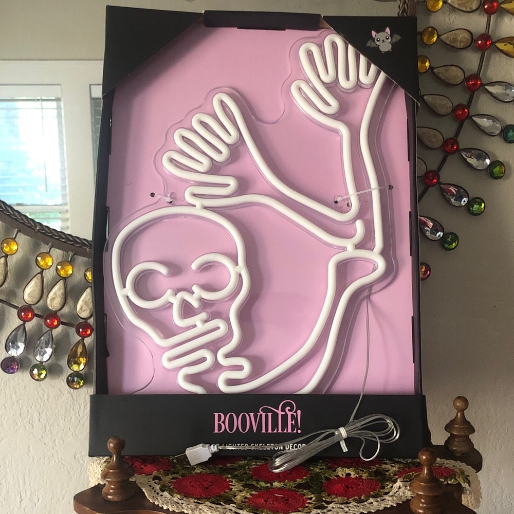 NEW Booville White LED Lighted Skeleton Halloween Decor - Waving Hand